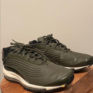 Nike Men's Dark Green Athletic Shoes